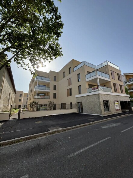 Office in Craponne for lease - Building Photo - Image 1 of 7