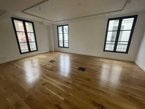 6 Rue Neuve Saint-Pierre, Paris for lease Interior Photo- Image 2 of 5