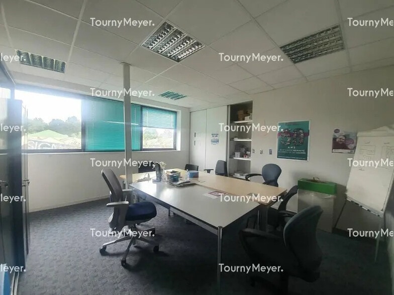 Office in Lorient for lease - Interior Photo - Image 3 of 3