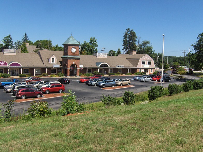 124128 S River Rd, Bedford, NH 03110