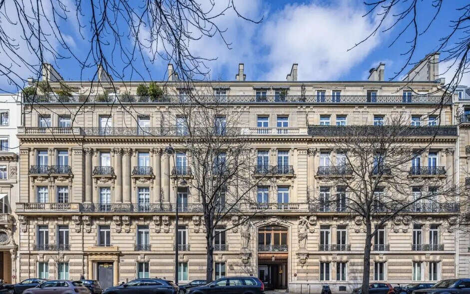 Office in Paris for lease - Building Photo - Image 2 of 11