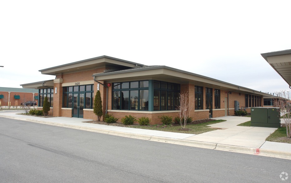 3420 Lacrosse Ln, Naperville, IL for lease - Building Photo - Image 1 of 7