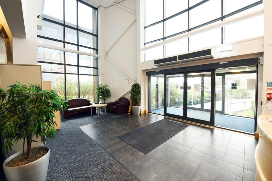 5 Barling Way, Nuneaton for lease - Interior Photo - Image 3 of 24