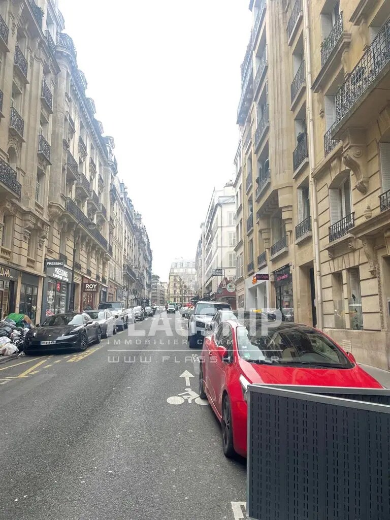 Retail in Paris for lease Building Photo- Image 1 of 2