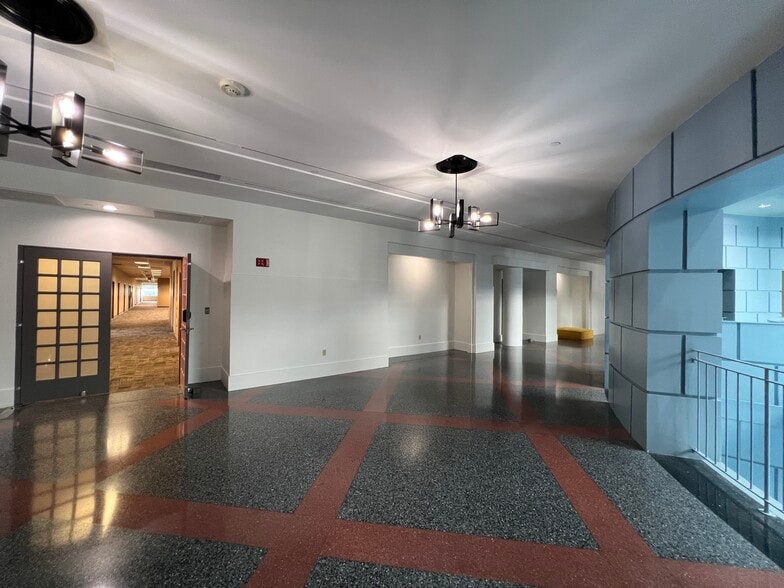 10330 N Meridian St, Indianapolis, IN for lease - Interior Photo - Image 2 of 14