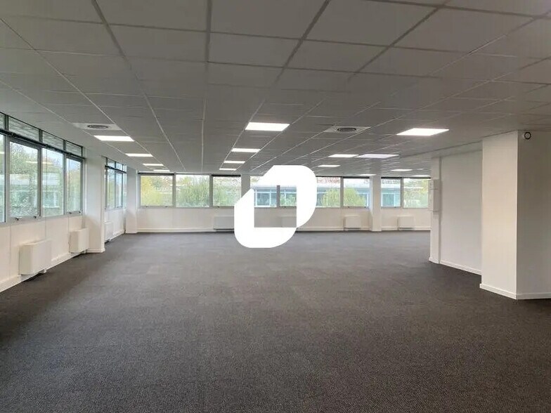 Office in Pessac for lease - Building Photo - Image 3 of 12