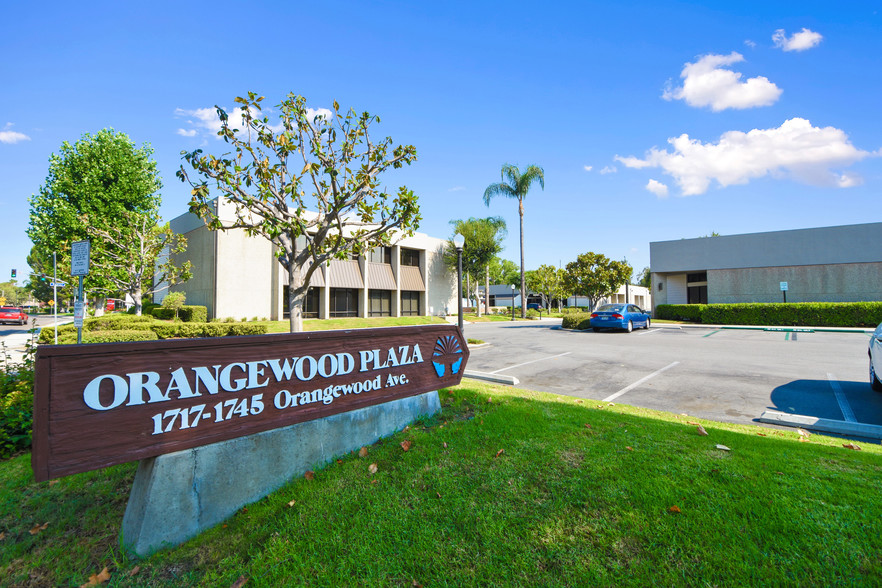 1745 W Orangewood Ave, Orange, CA for lease - Building Photo - Image 1 of 7