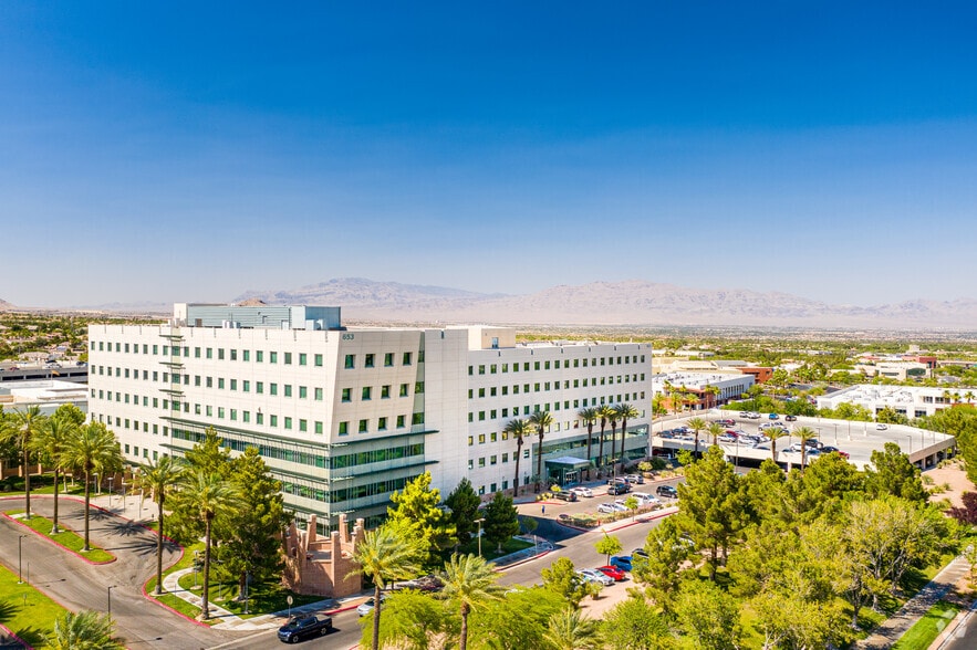 653 N Town Center Dr, Las Vegas, NV for lease - Building Photo - Image 2 of 8