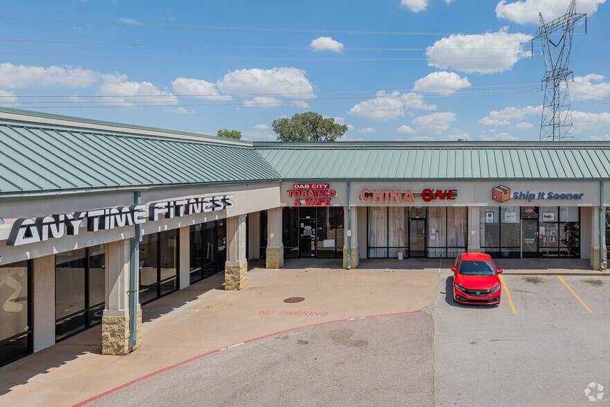 200-216 N Mustang Mall Ter, Mustang, OK for lease - Building Photo - Image 2 of 4