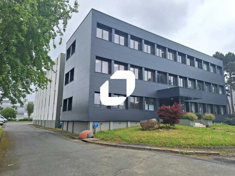 Flex in Wissous for lease - Building Photo - Image 1 of 9