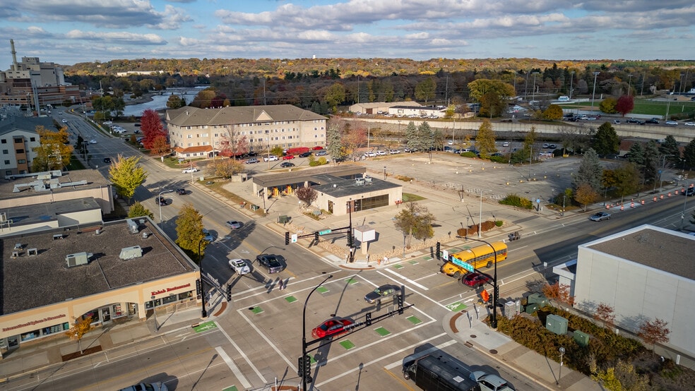 209 E Center St, Rochester, MN for lease - Building Photo - Image 3 of 20