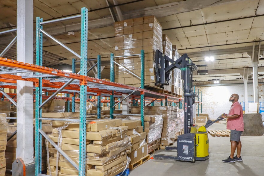 827 Douglas Ave, Portsmouth, VA for lease - Interior Photo - Image 3 of 86