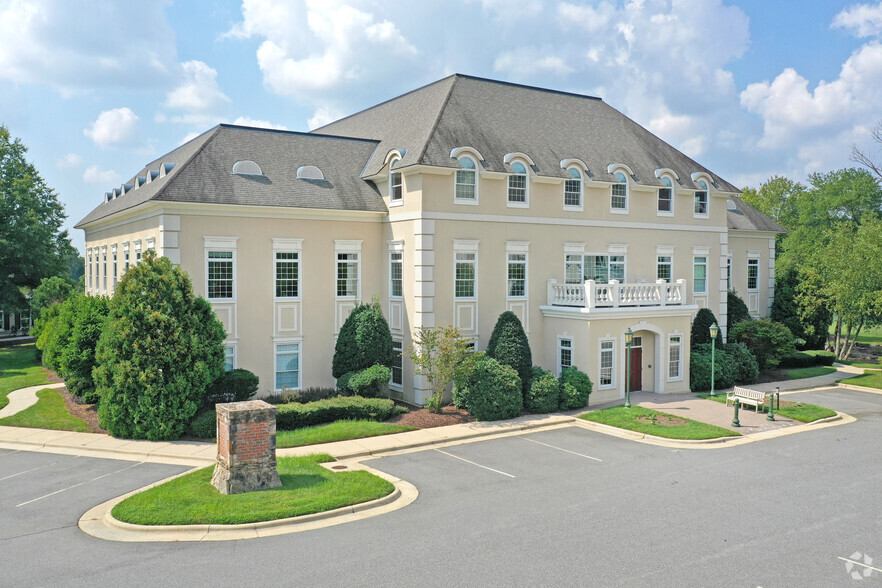 4510 Weybridge Ln, Greensboro, NC for lease - Building Photo - Image 1 of 7