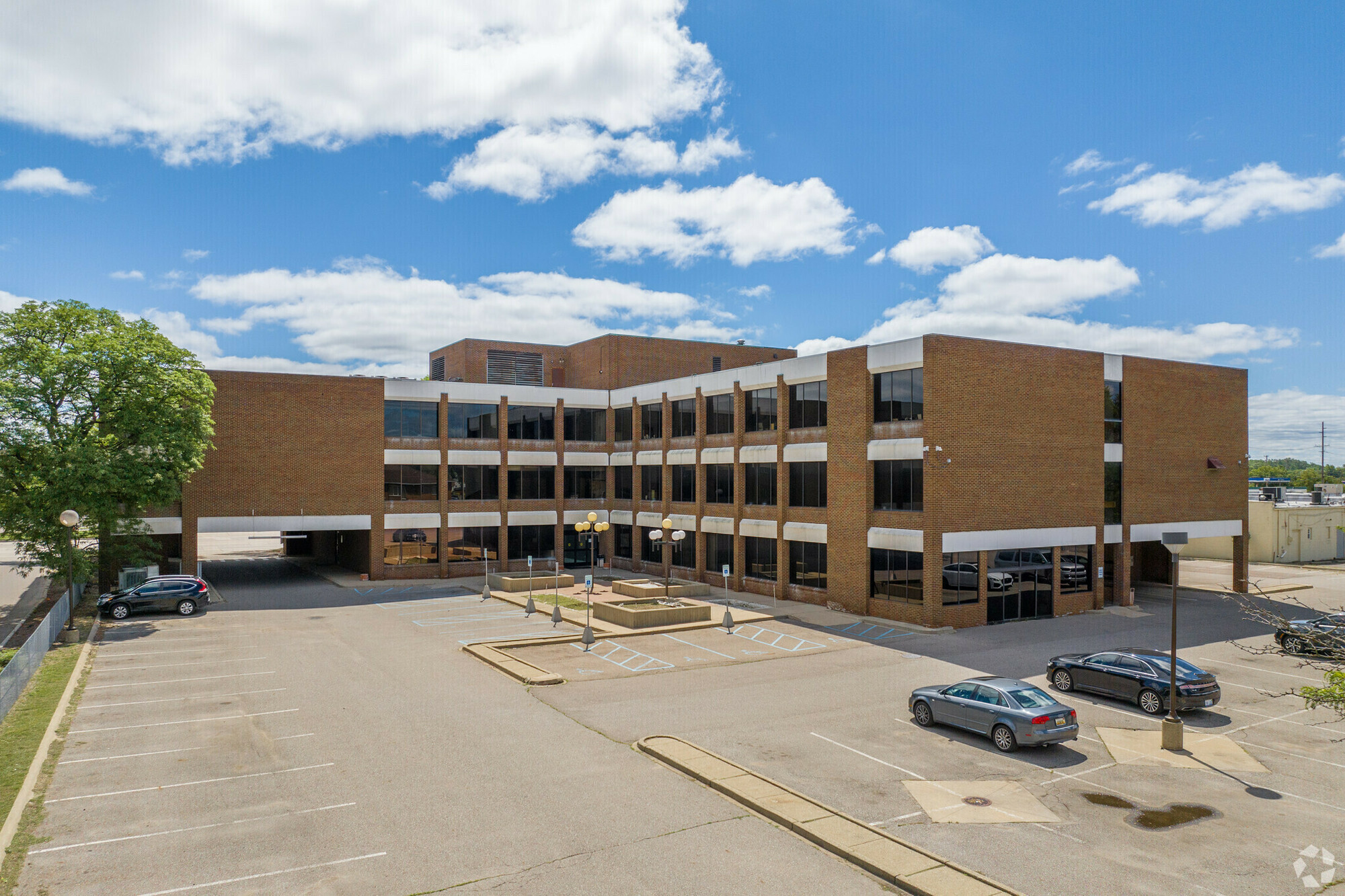 27301 Dequindre Rd, Madison Heights, MI for lease Building Photo- Image 1 of 8