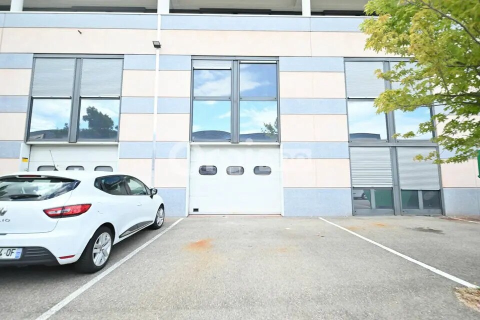 Flex in Saint-Quentin-Fallavier for lease Building Photo- Image 1 of 20