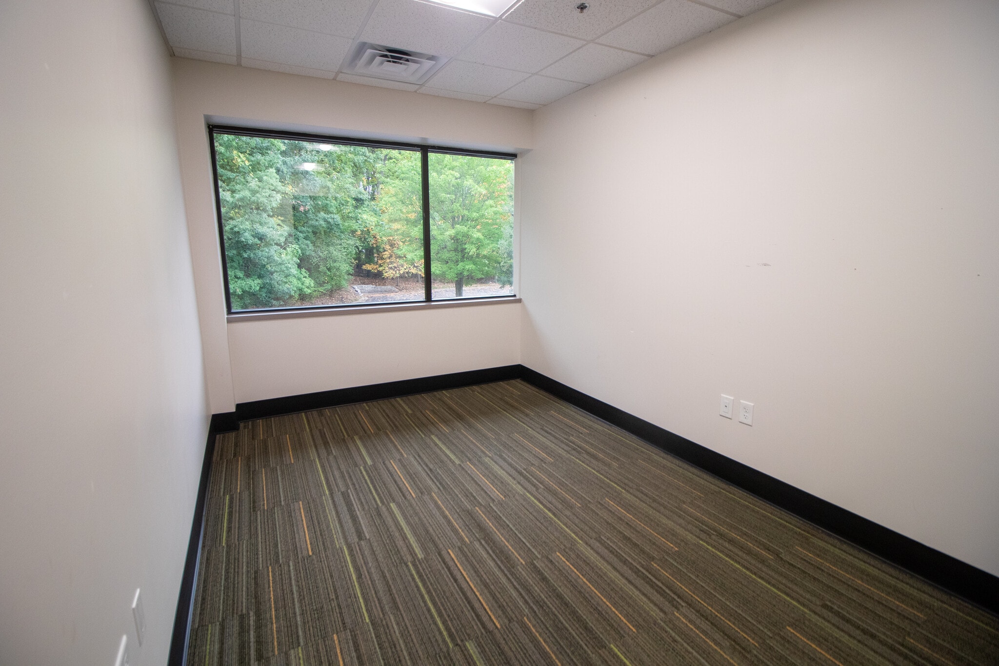 1850 44th St SW, Grand Rapids, MI for lease Interior Photo- Image 1 of 3