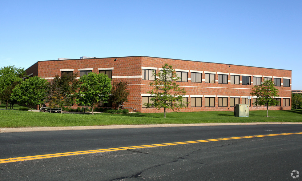 1300 Corporate Center Curv, Eagan, MN for sale - Building Photo - Image 1 of 1