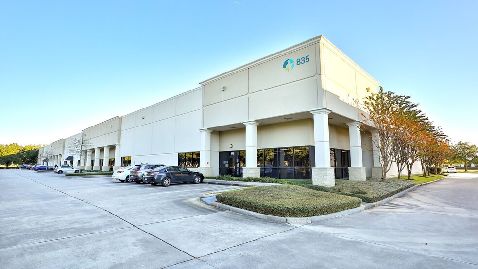 835 Greens Pky, Houston, TX for lease - Building Photo - Image 2 of 16