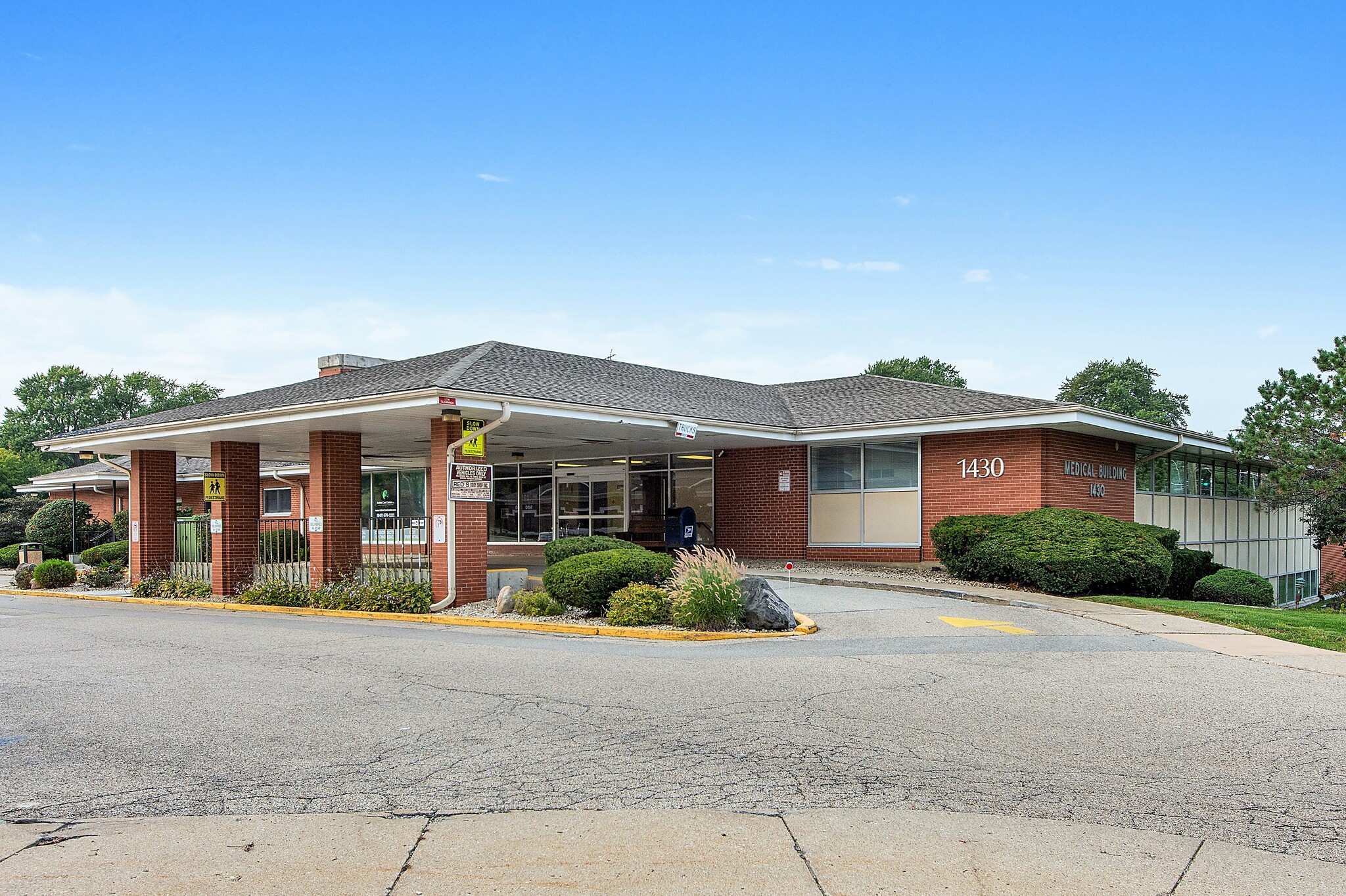 1430 N Arlington Heights Rd, Arlington Heights, IL for lease Building Photo- Image 1 of 3