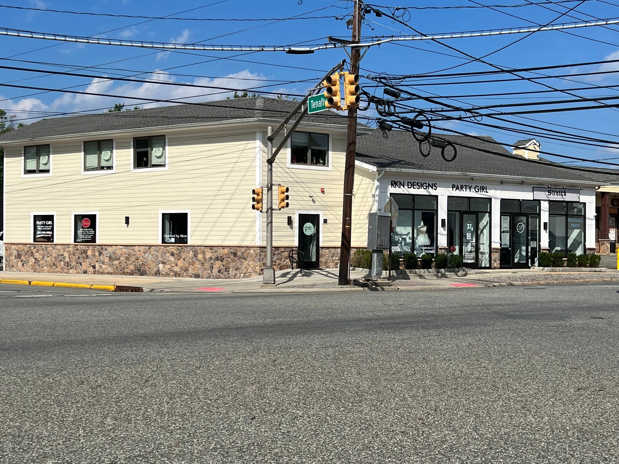 37 Riveredge Rd, Tenafly, NJ for lease Primary Photo- Image 1 of 5