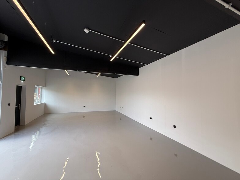 Wilmslow Rd, Wilmslow for lease - Building Photo - Image 2 of 5