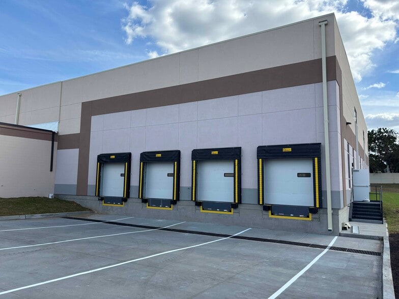 1208 Columbus Rd, Burlington, NJ for lease - Building Photo - Image 2 of 8