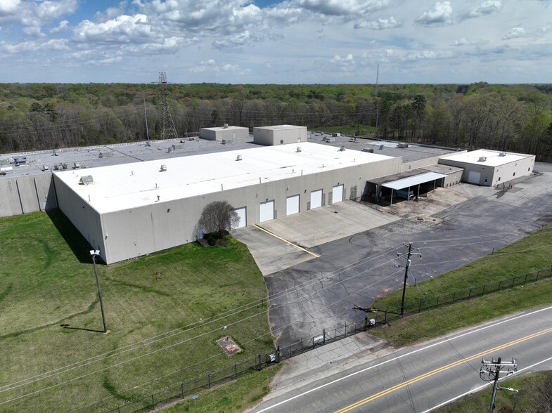 1035 Mecklenburg Hwy, Mooresville, NC for lease - Building Photo - Image 2 of 6