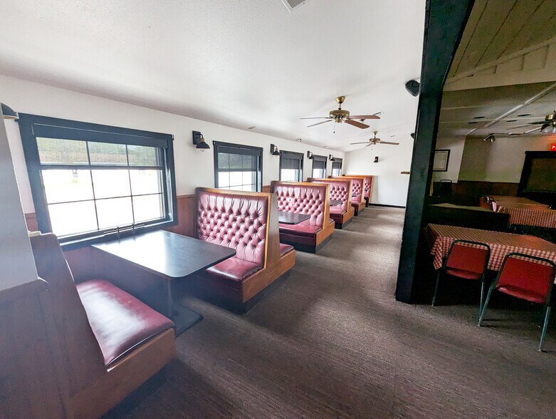 2804 Sw 9th St, Des Moines, IA for sale - Interior Photo - Image 3 of 12