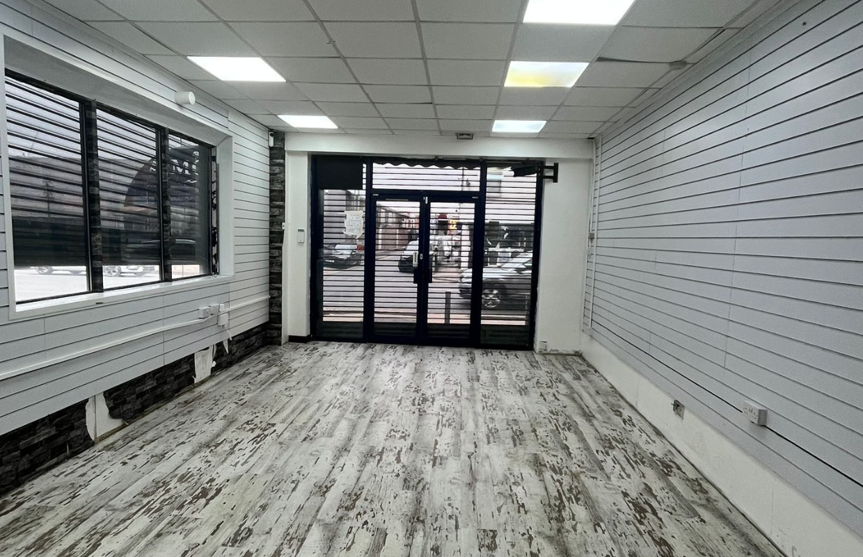 28A Bury New Rd, Manchester for lease Interior Photo- Image 1 of 3