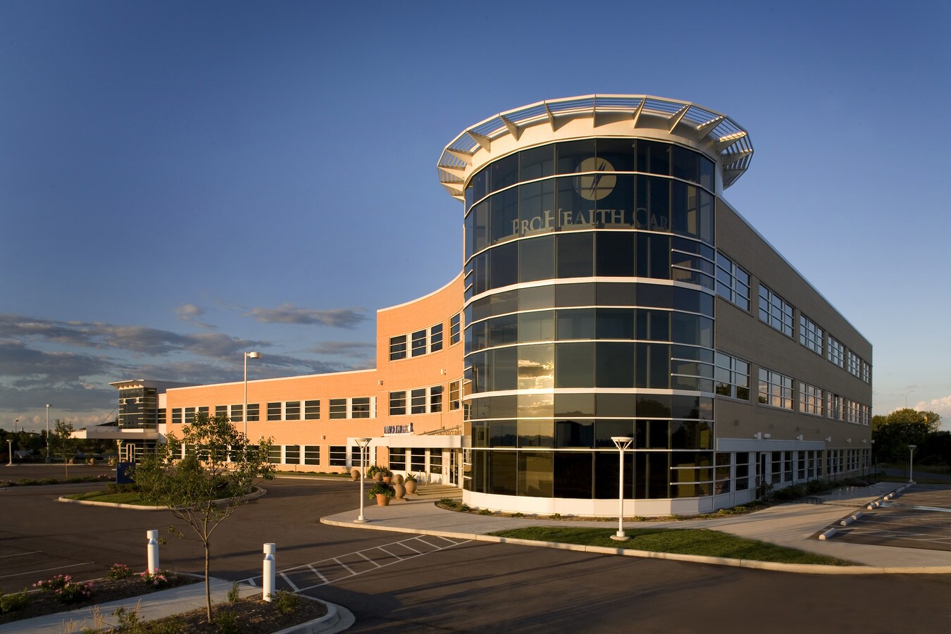 1185 Corporate Center Dr, Oconomowoc, WI 53066