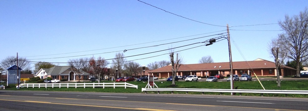 607 Louis Dr, Warminster, PA for sale - Building Photo - Image 1 of 1