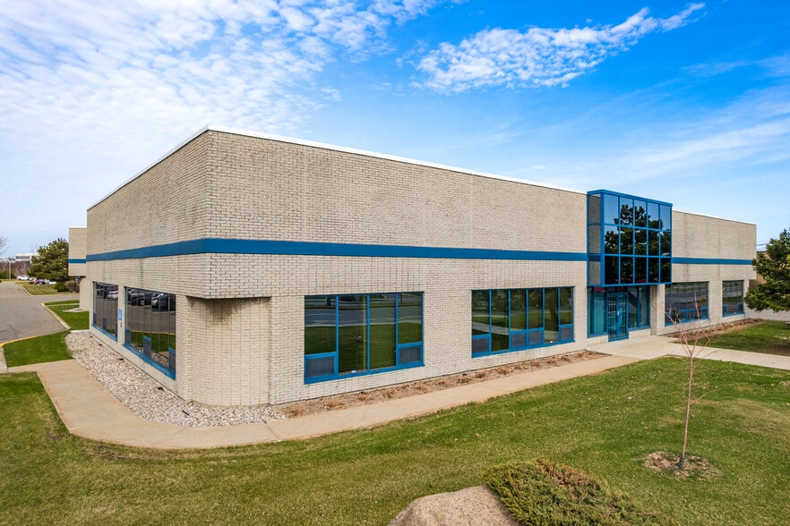 4575 Boul Poirier, Montréal QC - Warehouse