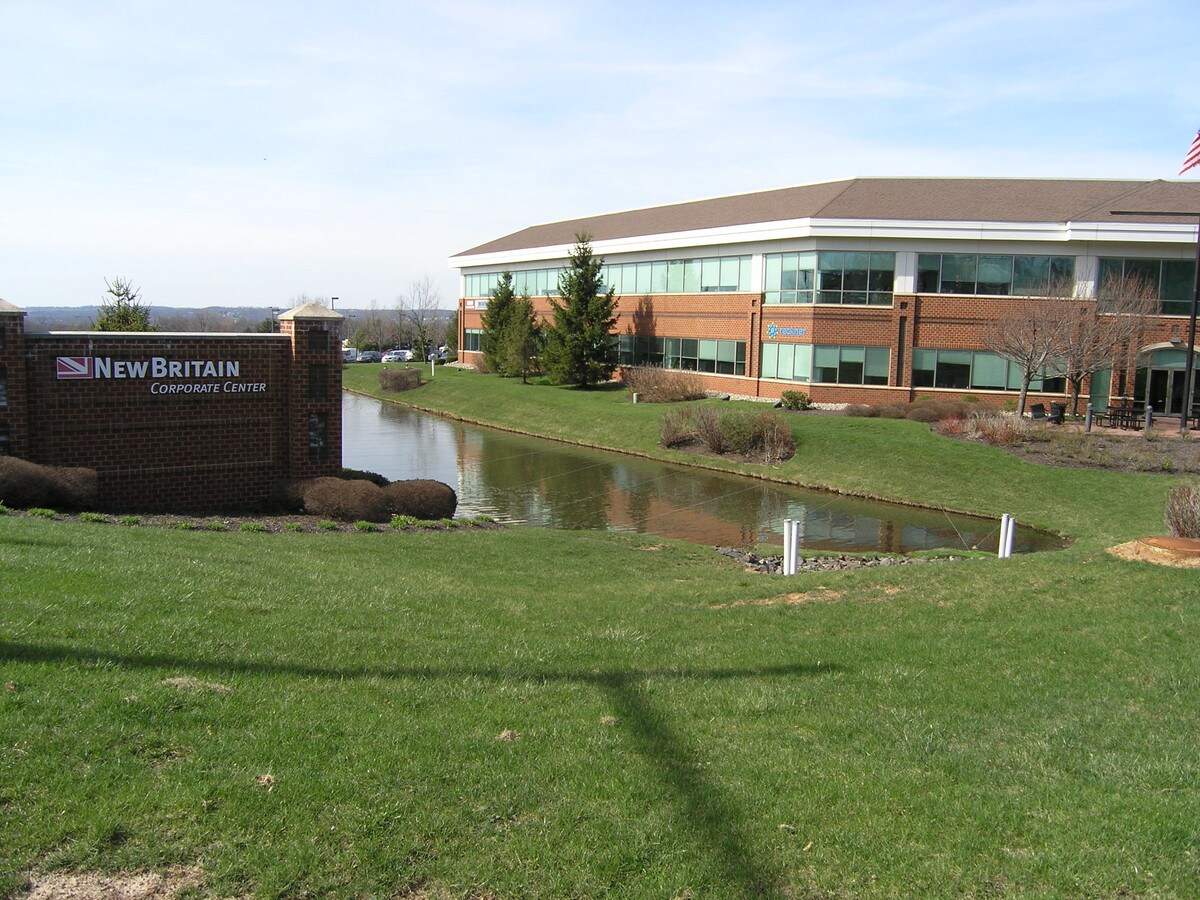 500 Manor Dr, Chalfont, PA 18914