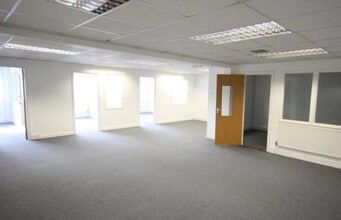 3 Masons Rd, Stratford Upon Avon for lease Interior Photo- Image 1 of 6