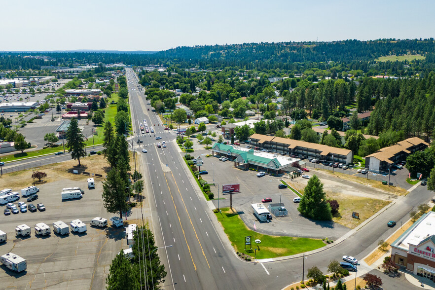 10413 Newport Highway, Spokane, WA for lease - Primary Photo - Image 1 of 3