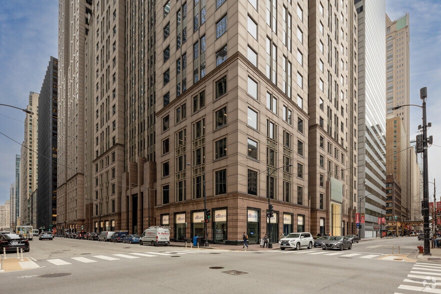 222 W Adams St, Chicago, IL for lease - Building Photo - Image 2 of 18
