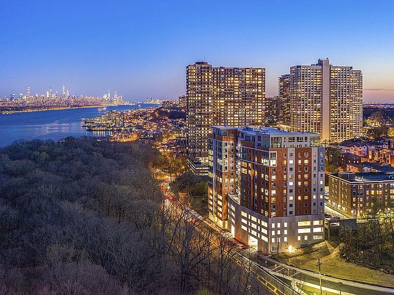 107 Old Palisade Rd, Fort Lee, NJ for sale Primary Photo- Image 1 of 8