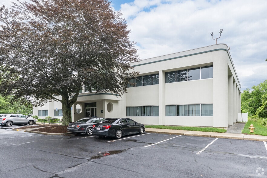 49 State Rd, North Dartmouth, MA for lease - Primary Photo - Image 1 of 8