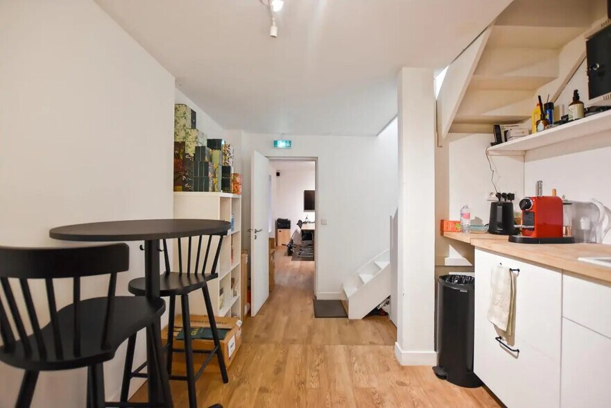 Office in Paris for lease - Building Photo - Image 3 of 7