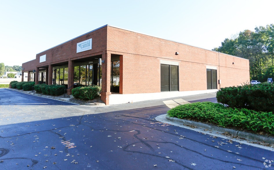 2211 Executive St, Charlotte, NC for lease - Primary Photo - Image 1 of 7