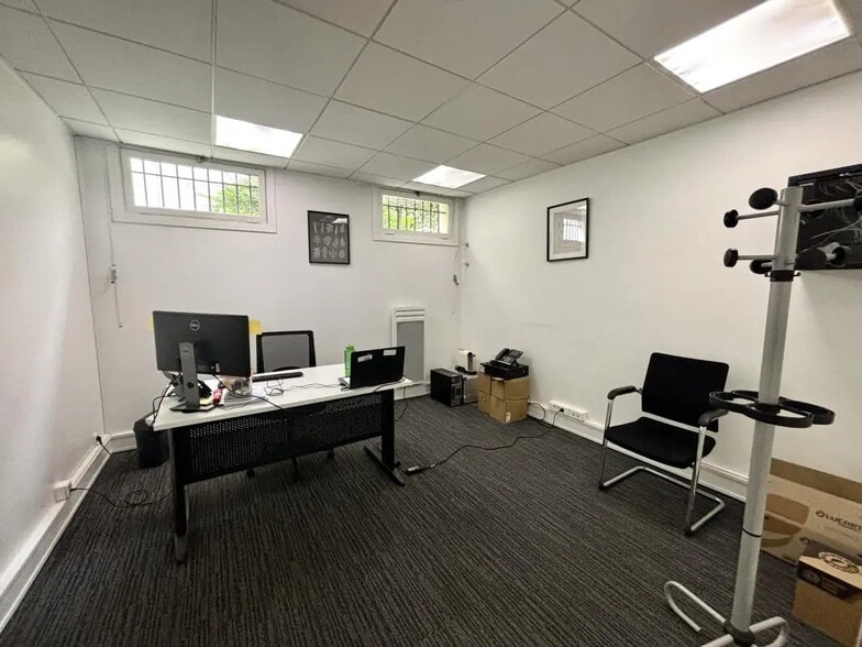 Office in Paris for lease - Building Photo - Image 3 of 7