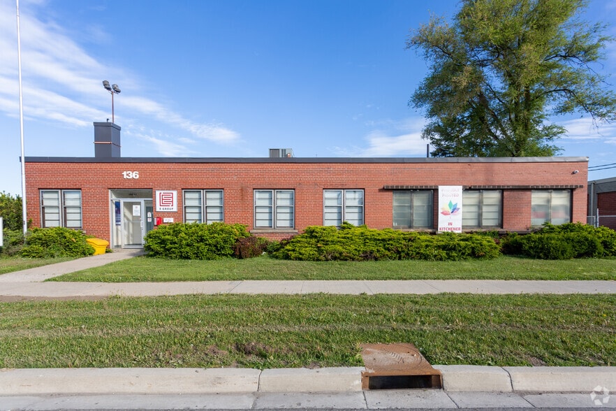 136 Ottawa St S, Kitchener, ON for lease - Building Photo - Image 3 of 6