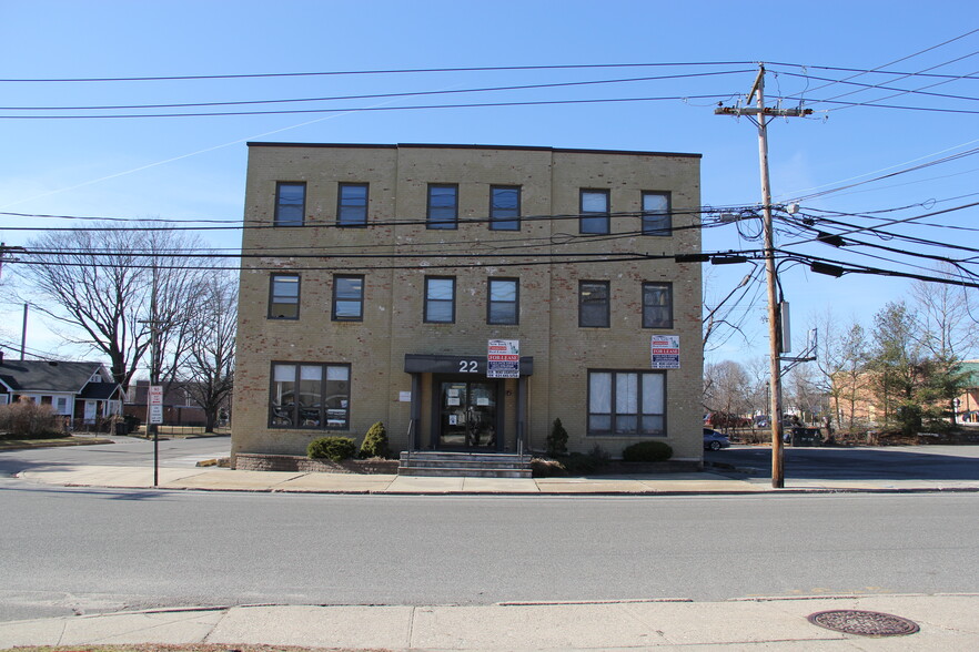 22 Lawrence Ave, Smithtown, NY for lease - Building Photo - Image 1 of 27