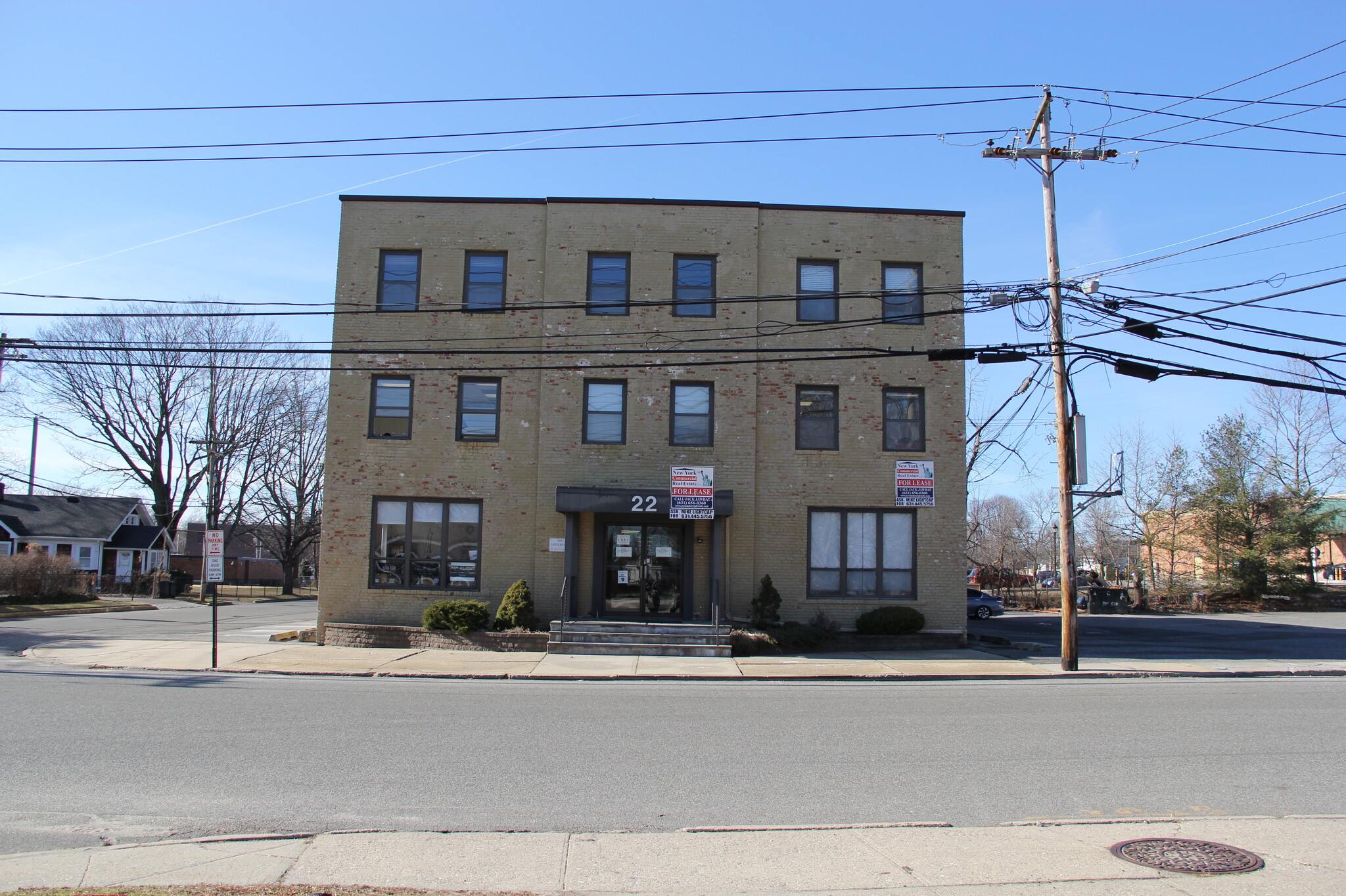 22 Lawrence Ave, Smithtown, NY for lease Building Photo- Image 1 of 28