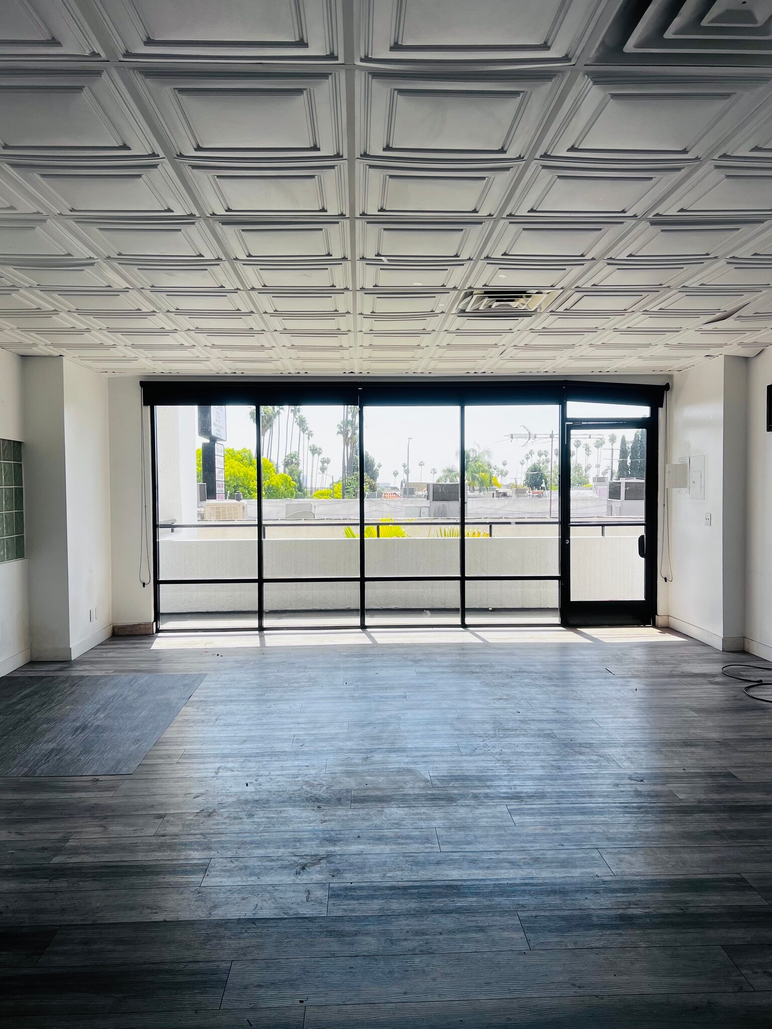 1711 Winona Blvd, Los Angeles, CA for lease Interior Photo- Image 1 of 17