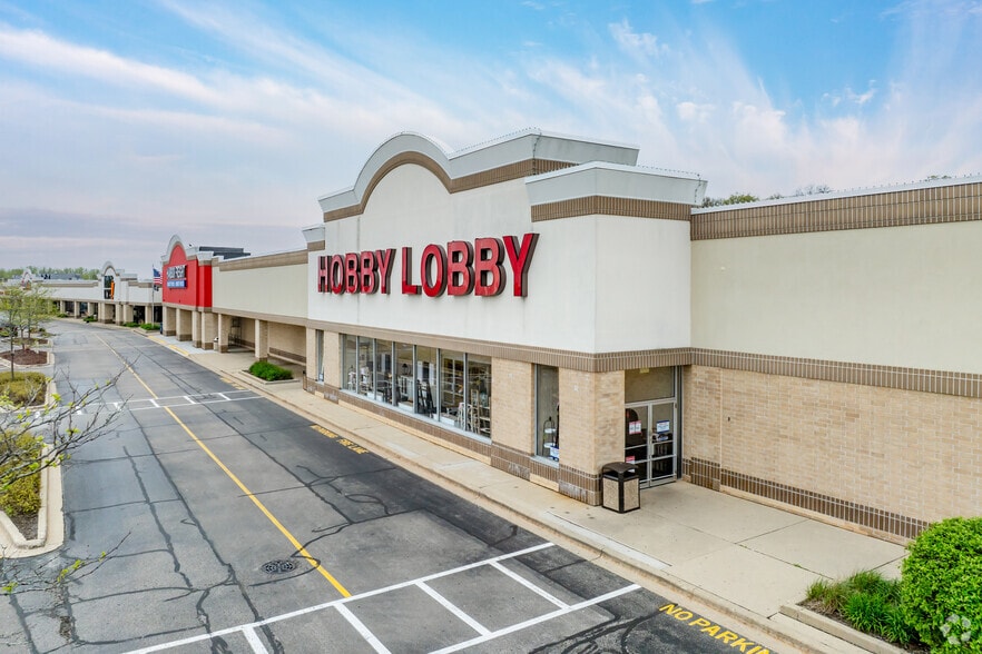 200-300 S Randall Rd, Elgin, IL for lease - Building Photo - Image 1 of 4