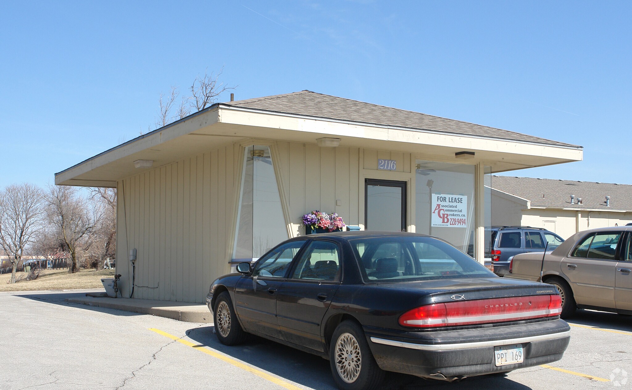2116 W 25th St, Lawrence, KS for sale Primary Photo- Image 1 of 1