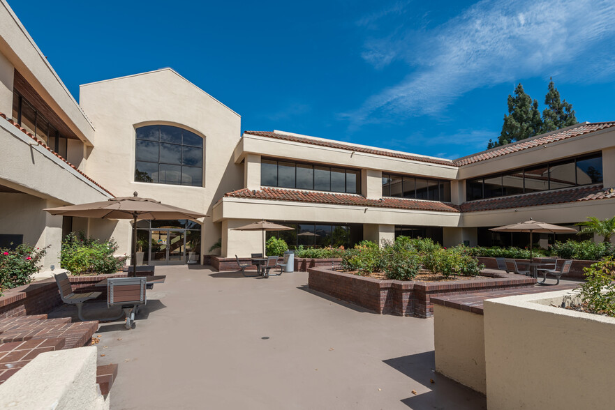 200 N Westlake Blvd, Westlake Village, CA for lease - Building Photo - Image 1 of 5