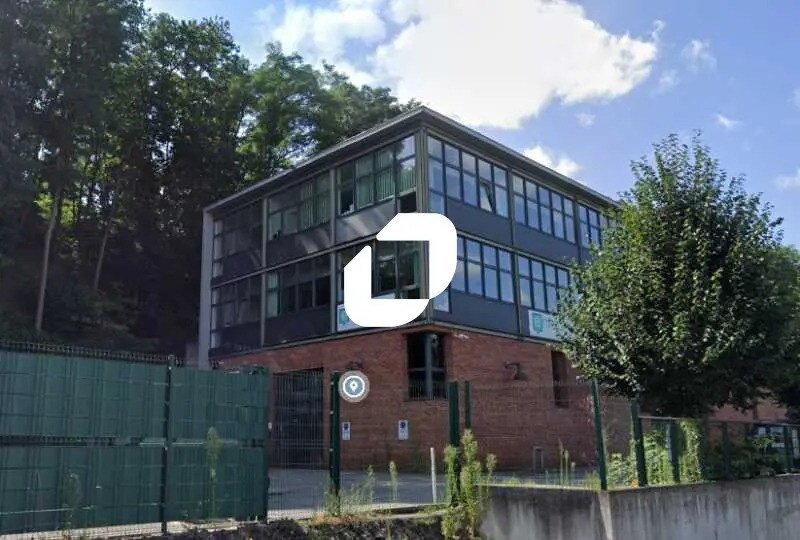 Flex in SAINT CYR L ECOLE for lease - Building Photo - Image 1 of 4