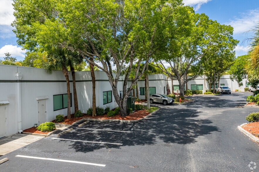 4110 Center Pointe Dr, Fort Myers, FL for sale - Building Photo - Image 3 of 12